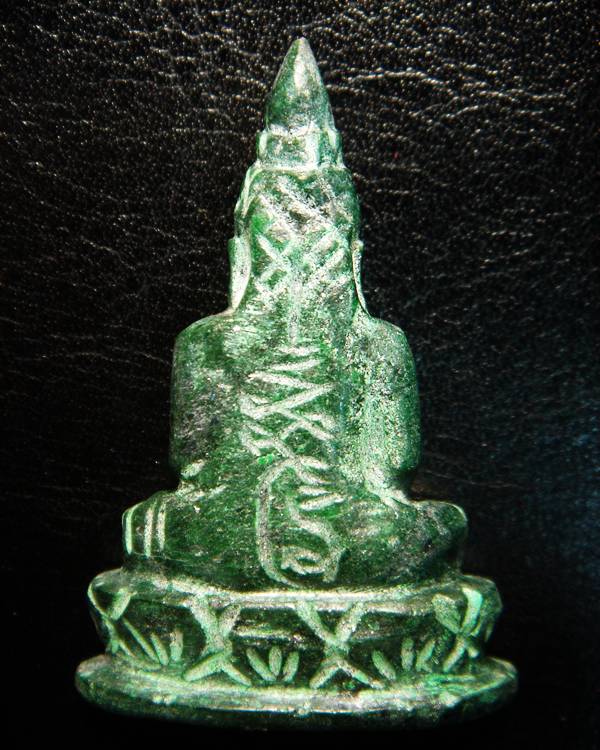 หลวงพ่อทอง วัดเขาตะเครา หินสีเขียวแกะ