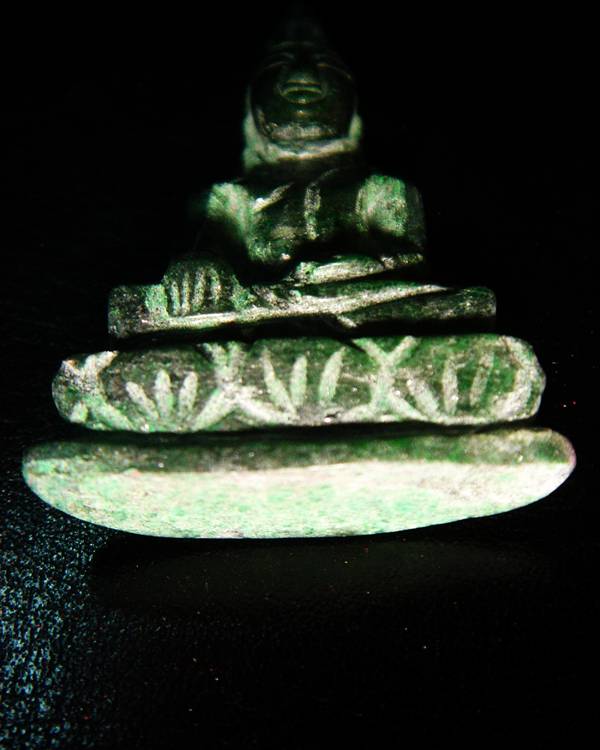 หลวงพ่อทอง วัดเขาตะเครา หินสีเขียวแกะ