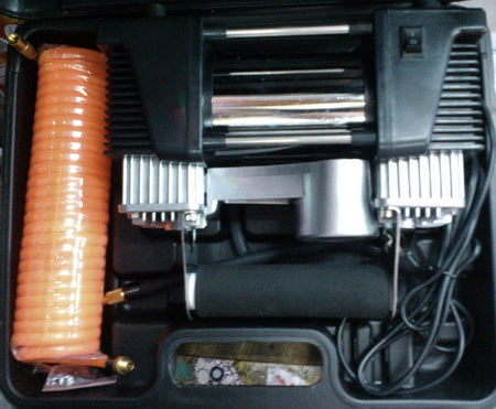 ปั๊มลม ขนาดพกพา ใช้งานง่าย ใช้ไฟบ้านได้เลยค่ะ พร้อมกล่องเก็บ