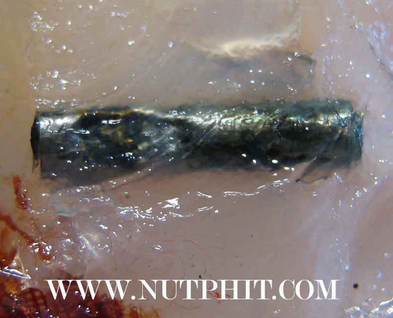 126*สีผึ้งมหาเมตตาผสมเทียนชัย ตะกรุดเงิน-ทอง-พร้อมจีวรของหลวงพ่อเกษม เขมโก ลำปาง*