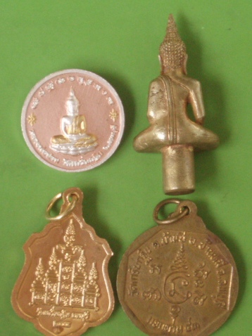 (((เคาะเดียวแดง))) เหรียญ+พระยอดธง หลวงพ่อเพี้ยน วัดเกริ่นกฐิน ทีเดียว 4 รายการ