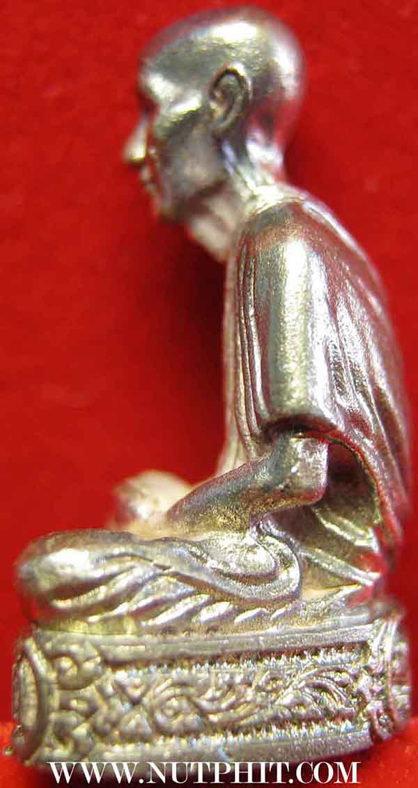 ลพ.เกษม เขมโก รูปเหมือนลอยองค์ที่ระลึก ๗๗ ปี ๒๘ พ.ย.๓๑*เนื้อเงินแท้*128