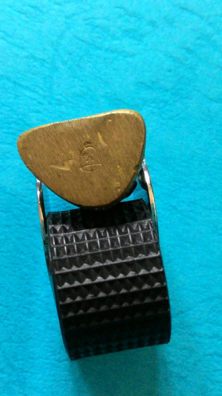 รูปหล่อเหมือนรุ่นแรก หลวงปู่แผ้ว ปวโร เนื้อทองระฆัง