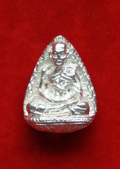 รูปหล่อหยดน้ำ ล.ป.ดู่ วัดสะแก ปี 2533 เนื้อเงิน สภาพสวยเดิมไม่เคยใช้