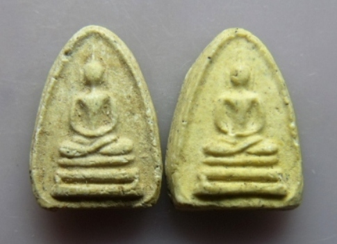 **วัดใจ**สมเด็จหลวงปู่หินวัดระฆัง พิมพ์ทรงกลีบบัว 2 องค์**เชิญชมครับ2