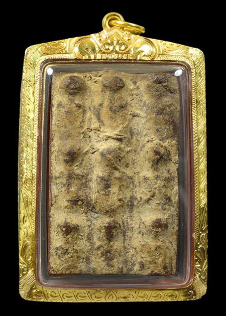 พระกรุนาดูนตัดเก้า จ.มหาสารคาม เนื้อมะขามเปียก พิมพ์ตุ๊กตาใหญ่+เลี่ยมทองหนาหนา7,000กว่าบาท+บัตร