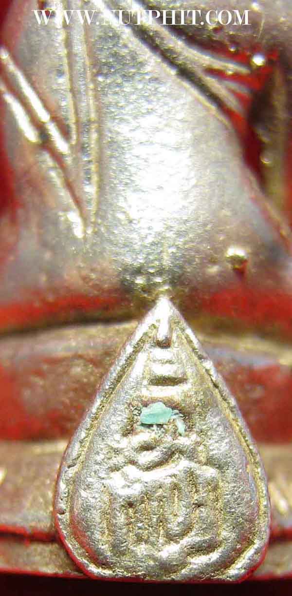 พระชัยวัฒน์เนื้อเงินแท้ หลวงพ่อเกษม เขมโก ลำปาง สวยกริ๊บยันกล่อง*137