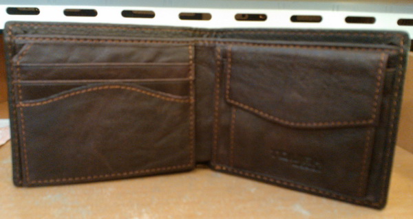 กระเป๋าสตางค์ TOUGH หนังแท้ ของใหม่ค่ะ