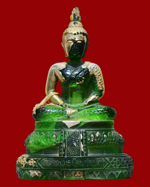 พระบูชา5นิ้ว พระแก้วมรกต พิธี25 พุทธศตวรรษ เนื้อสีเขียว สำนักพุทธศรีประทีป บล็อกJAPAN  ที่ฐานมีร้าว 