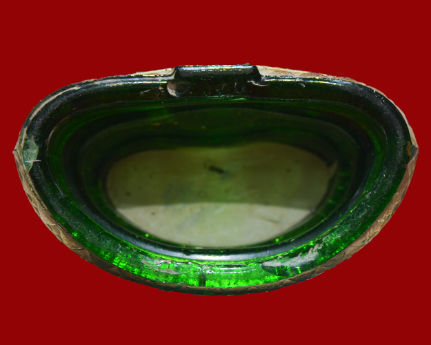 พระบูชา5นิ้ว พระแก้วมรกต พิธี25 พุทธศตวรรษ เนื้อสีเขียว สำนักพุทธศรีประทีป บล็อกJAPAN  ที่ฐานมีร้าว 