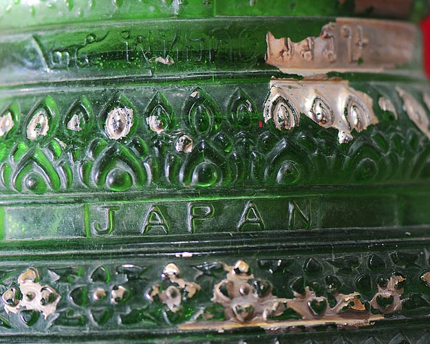 พระบูชา5นิ้ว พระแก้วมรกต พิธี25 พุทธศตวรรษ เนื้อสีเขียว สำนักพุทธศรีประทีป บล็อกJAPAN  ที่ฐานมีร้าว 