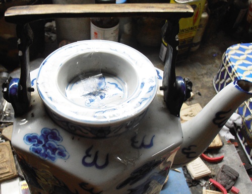 กาน้ำชา ลายด้นเมฆ ก้นภาษาจีน4ตัว สวยๆเก่าๆครับ