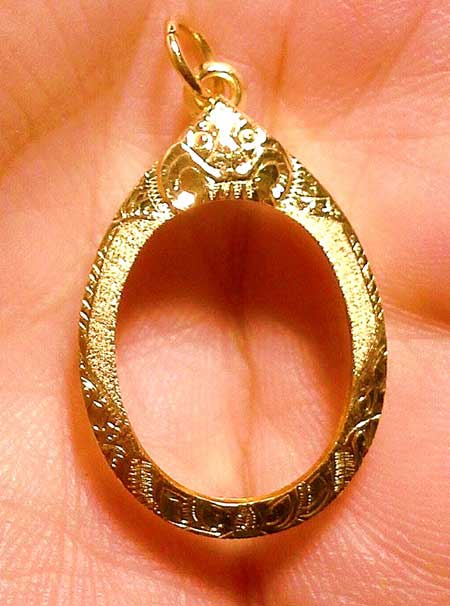 กรอบทองยกซุ้ม ใส่เหรียญเม็ดแตงหลวงปู่ทวด/ลป.หมุนนน.1.13กรัมราคา1980บาท