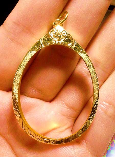 กรอบทองยกซุ้ม ใส่เหรียญหลวงปู่ทิม/ห่วงเชื่อม/เจริญพรบน-ล่าง/ปรกไตรมาศ/ปิดตาลป.แก้ว/นน.2.23กรัม