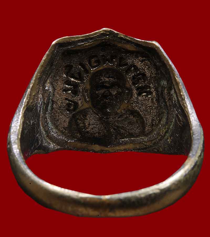 แหวนหลวงพ่อเงิน บางคลาน  เลข ๒ เนื้อทองเหลืองชุบนิเกิล วัดบางคลานจัดสร้าง ปี พ.ศ.๒๕๑๕