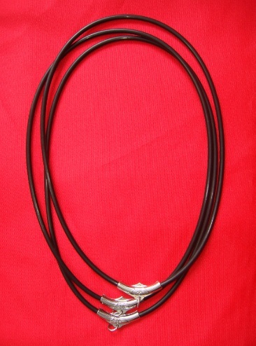 @@ยางคล้องพระ ไร้ รอยต่อ หัวสแตนเลส พร้อมห่วง 3 เส้น สีดำ 3 เส้น ครับ@@@