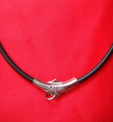 @@ยางคล้องพระ ไร้ รอยต่อ หัวสแตนเลส พร้อมห่วง 3 เส้น สีดำ 3 เส้น ครับ@@@