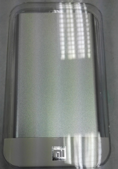 แบตเตอรี่ สำรองสำหรับโทรศัพย์  8000 มิลลิแอมป์ ตัวบอดี้เป็นโลหะ น้ำหนักเบา  ชาร์แล้วไม่ระเบิด