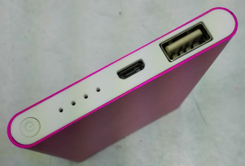 แบตเตอรี่ สำรองสำหรับโทรศัพย์  8000 มิลลิแอมป์ ตัวบอดี้เป็นโลหะ น้ำหนักเบา  ชาร์แล้วไม่ระเบิด