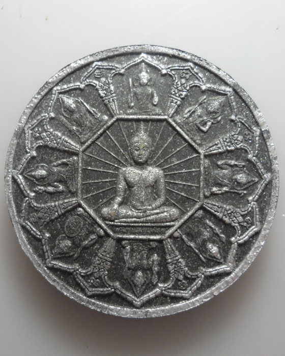 *** หนึ่งในแผ่นดิน *** พระพุทธมหามงคลเทพ ๘ ทิศ เนื้อดำปัดเงิน ขนาด ๕.๓ ซม.