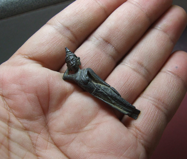 พระนอน เก่ามีอายุ สวยครับ