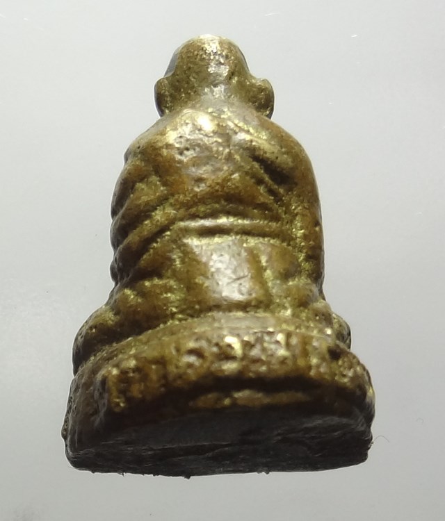  รูปหล่อโบราณ หลวงพ่อโต วัดบ้านกล้วย  โคราช