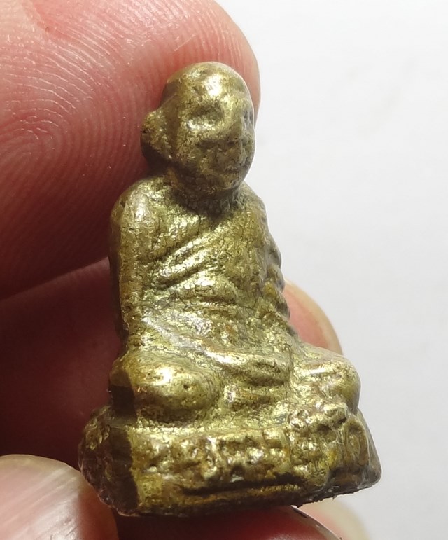  รูปหล่อโบราณ หลวงพ่อโต วัดบ้านกล้วย  โคราช