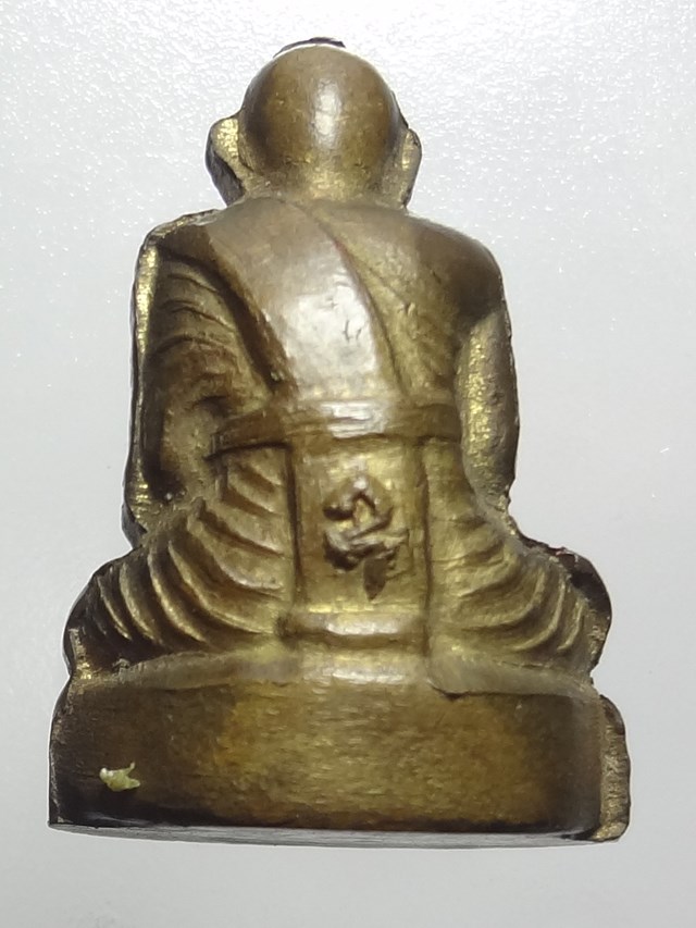  รูปเหมือนปั้มหลวงพ่ออี๋ หลวงปู่ทิมปลุกเสก