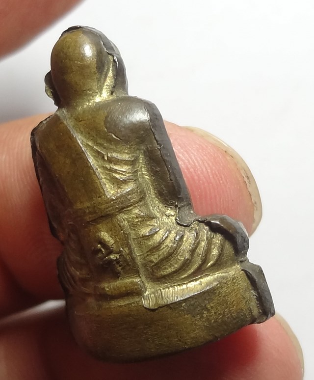  รูปเหมือนปั้มหลวงพ่ออี๋ หลวงปู่ทิมปลุกเสก