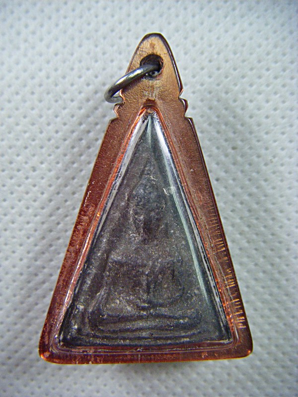 หลวงพ่อจง  พระผงหลังยันต์เลี่ยมเก่า เคาะเดียวครับ