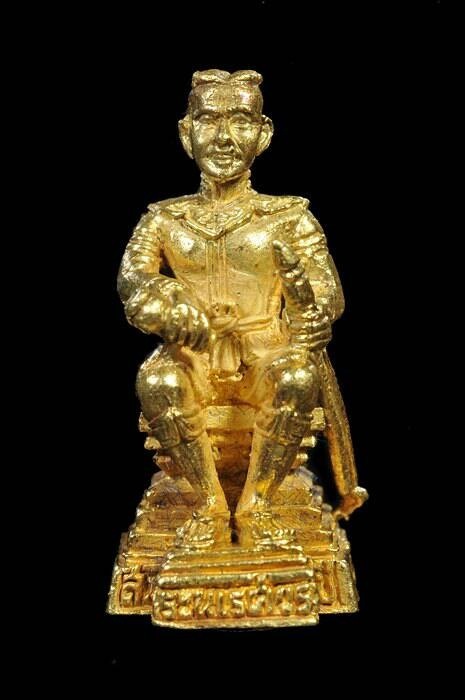 รูปหล่อพระนเรศวร เนื้อทองคำ พิมพ์ใหญ่ 