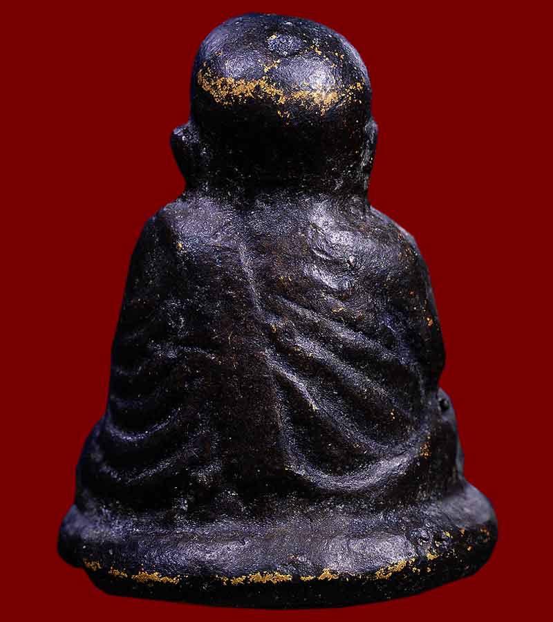 หลวงพ่อเงิน วัดบางคลาน รุ่นปืนแตก พิมพ์นิยมเศียรโต ปี พ.ศ.๒๕๒๘