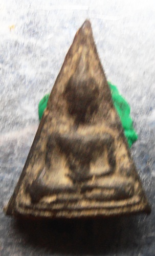 นางพญาเนื้อดินหลังยันต์หลวงพ่อจง วัดหน้าต่างนอกสวยๆครับ