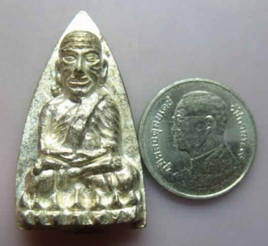 **วัดใจ**หลวงปู่ทวดเตารีด หลังลายเซ็น เนื้อนวะพรายเงิน ตอกโค้ด คอจุด วัดบวรฯ ปี 2543**2