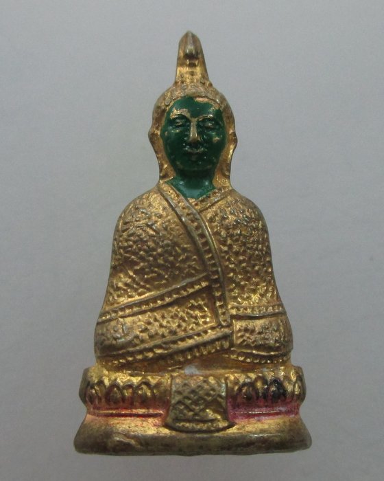 รูปหล่อพระแก้วมรกต ฤดูหนาว