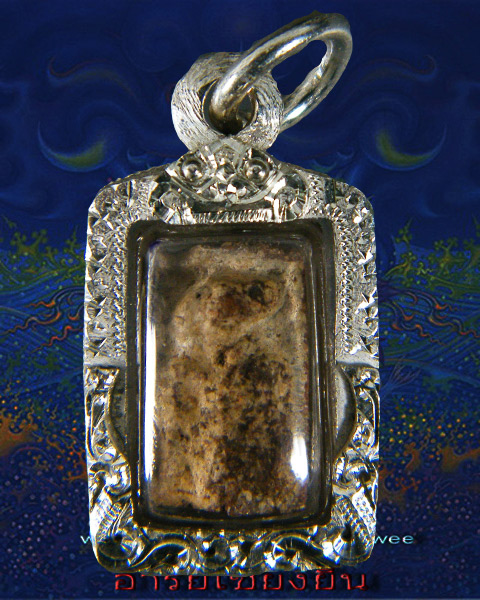 พระแผงนาดูน ตัดเดี่ยว พิมพ์ตุ๊กตา  เนื้อหินมะขามเปียก คราบขาวนิยม