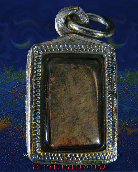 พระแผงนาดูน ตัดเดี่ยว พิมพ์ตุ๊กตา  เนื้อหินมะขามเปียก คราบขาวนิยม