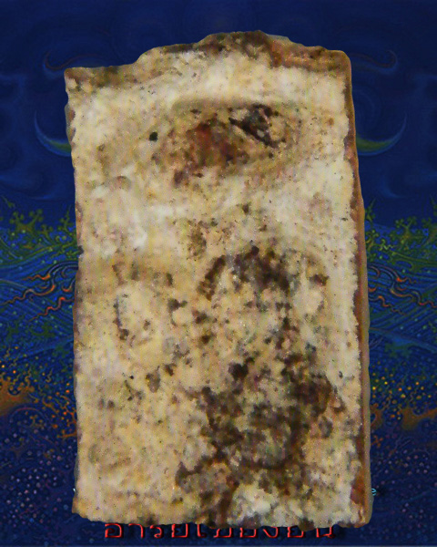 พระแผงนาดูน ตัดเดี่ยว พิมพ์ตุ๊กตา  เนื้อหินมะขามเปียก คราบขาวนิยม