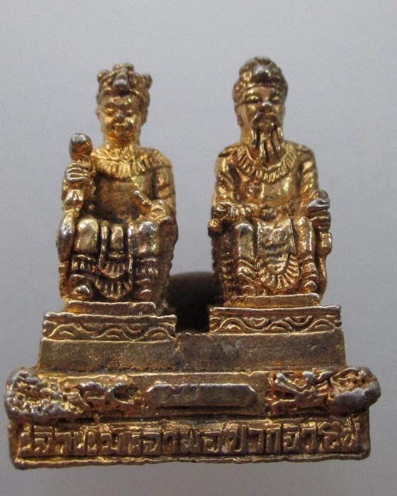 รูปหล่อเจ้าแม่ เจ้าพ่อปากน้ำโพ จ นครสวรรค์