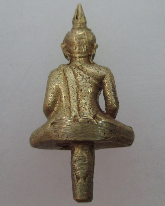 พระยอดธงเนื้อโลหะไม่ทราบที่ครับ