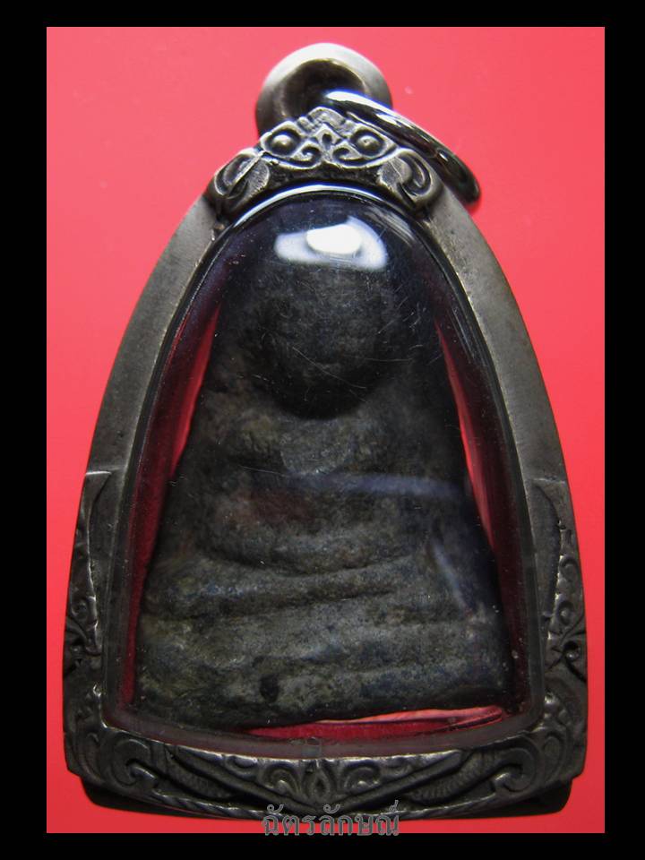 หลวงพ่อโตสนิมแดง กรุท่าฉนวน ชัยนาท