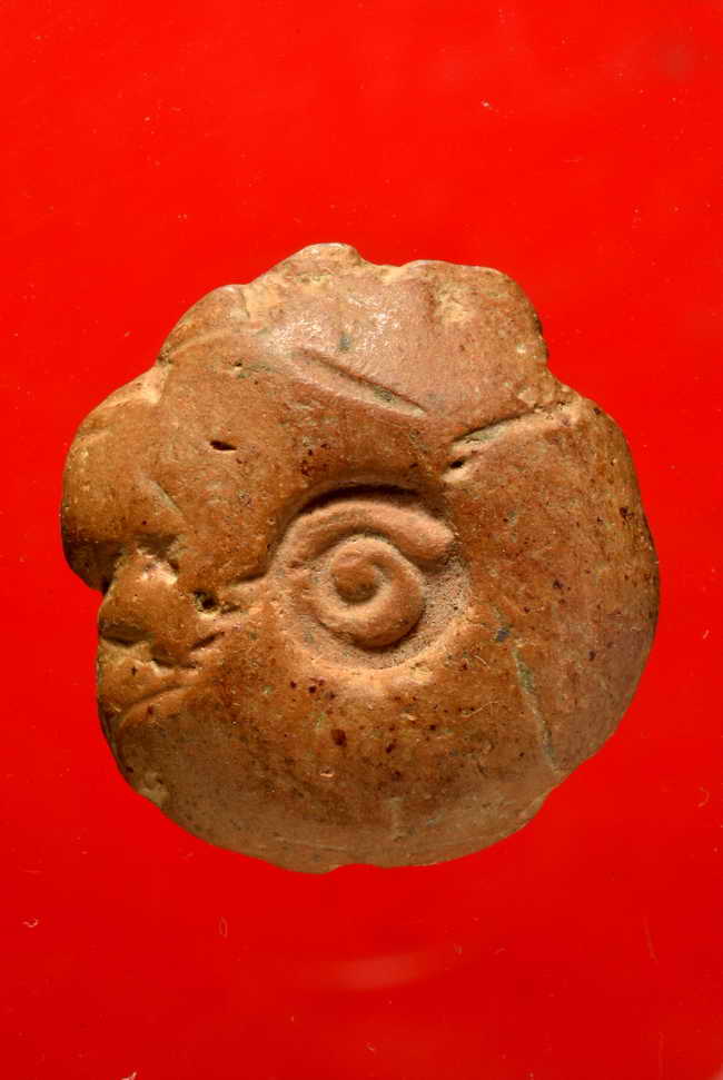 งบน้ำอ้อย กรุคู้ยาง กำแพงเพชร เนื้อดิน