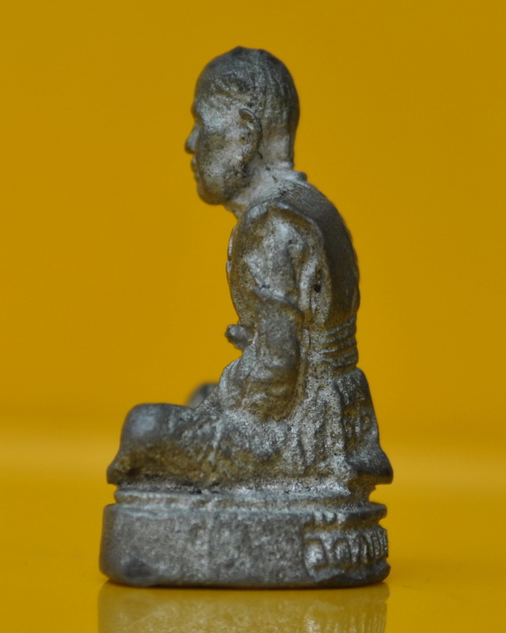 รูปหล่อรุ่นแรก หลวงปู่ชื้น วัดญาณเสน