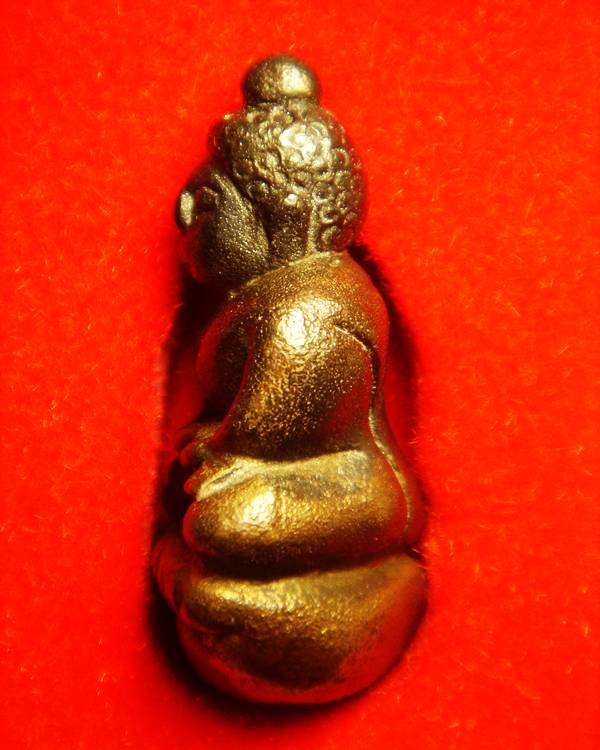 หลวงพ่ออุ้น อุดมโชค นวโลหะ