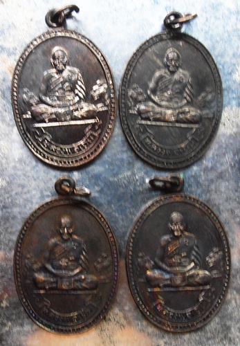 เหรียญหลวงพ่อเปิ่น4เหรียญปี34สวยๆผิวม่วงๆครับ