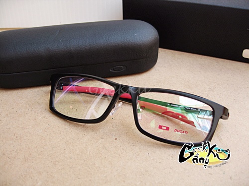  กรอบแว่นตา Oakley (O-18) ทรงกรอบเต็มสีดำ(ขาแดง) 
