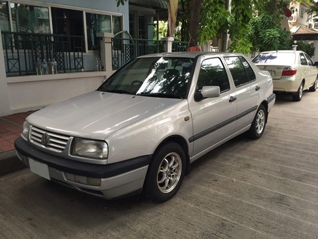 ขายรถเก๋ง volkswaGen vento 1.8