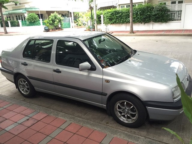 ขายรถเก๋ง volkswaGen vento 1.8