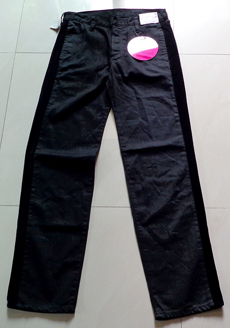 ยีนส์ UNIQLO ของแท้ สีดำ ของใหม่ 