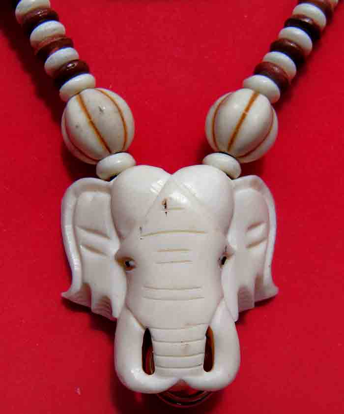 *** สร้อยกระดูกนกกระจอกเทศ +เม็กะลาตาเดียว ขนาด 25 นิ้วสวยๆครับยิ่งใส่ยิ่งฉ่ำเหมือนงาช้าง เป็นงาน Ha